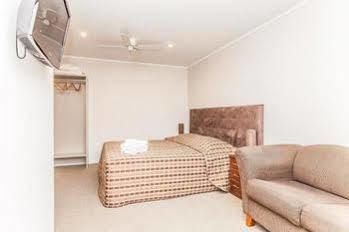 Parkview Motor Inn Pukekohe Buitenkant foto